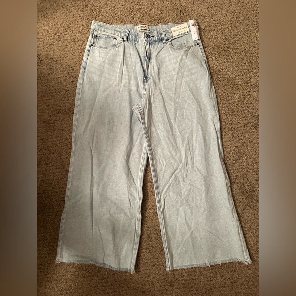 Abercrombie & Fitch Light Wash crop wide leg Jeans